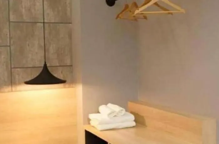 Hotel Sans